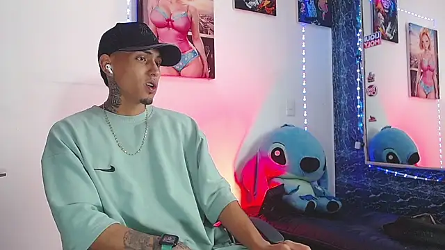 Liam lee online show from October 2025 02:38:01 PM