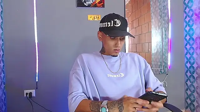 Liam lee online show from April 2026 08:26:01 PM