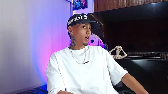 Liam lee online show from December 2025 11:25:02 PM