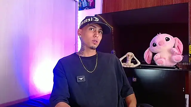 Liam lee online show from December 2025 04:27:01 PM