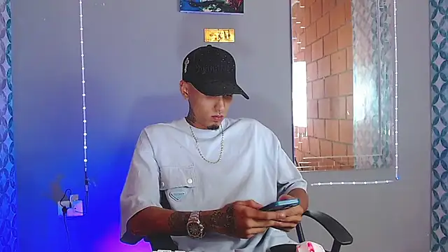 Snapshot of Liam_lee chatting on July 2026 09:15:01 PM Liam lee online show from July 2026 09:15:01 PM