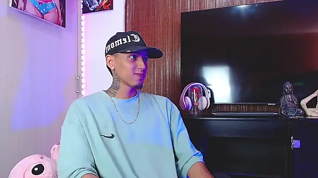 Liam lee online show from November 2025 02:39:01 PM