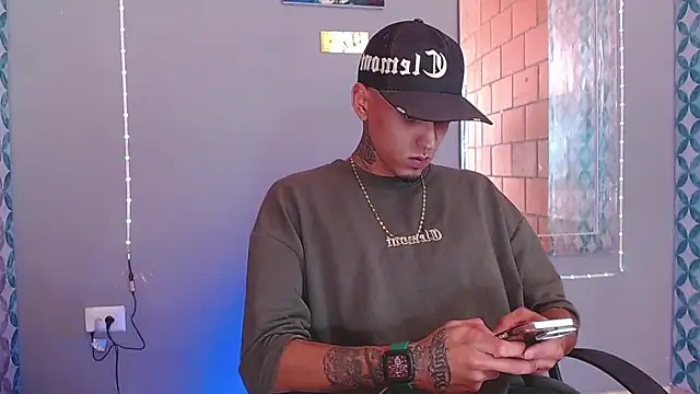 Snapshot of Liam_lee chatting on June 2026 09:05:01 PM Liam lee online show from June 2026 09:05:01 PM
