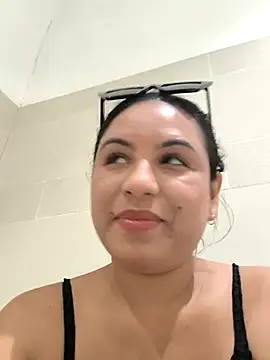 Snapshot of Francesca_ferrari chatting on March 2025 08:10:02 PM Francesca ferrari online show from March 2025 08:10:02 PM