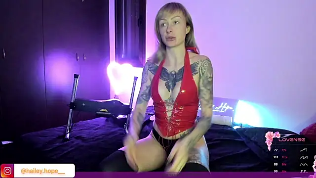 haileyhope  online show from December 2024 05:36:02 PM