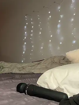 haileyhope  online show from October 2025 09:48:02 PM