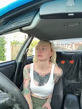 haileyhope  online show from December 2024 01:35:02 PM