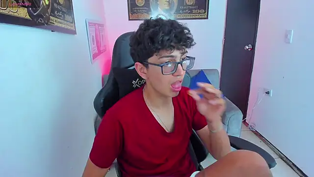 TylerWhite  online show from March 2025 02:40:01 AM