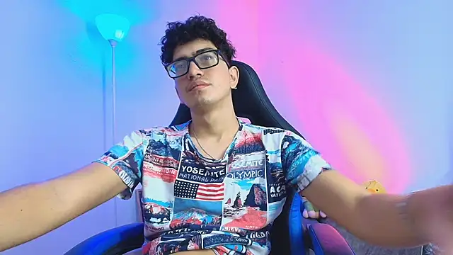 TylerWhite  online show from December 2025 06:40:01 AM