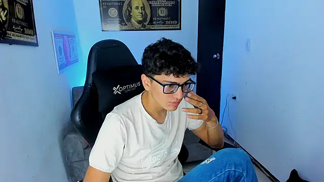 TylerWhite  online show from March 2025 02:48:01 AM