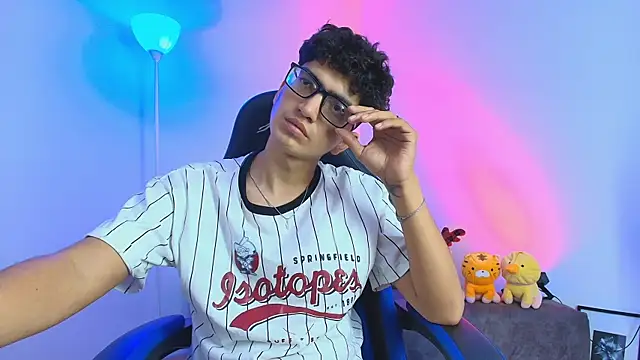 TylerWhite  online show from December 2025 03:46:02 AM