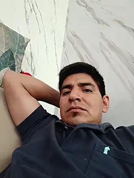 Snapshot of latino17 chatting on December 2025 05:58:01 PM latino17 online show from December 2025 05:58:01 PM