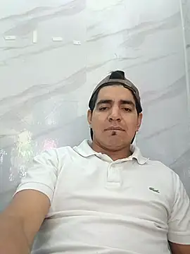 Snapshot of latino17 chatting on November 2025 06:02:01 AM latino17 online show from November 2025 06:02:01 AM