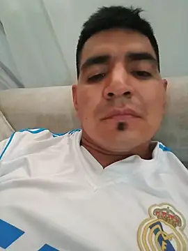 Snapshot of latino17 chatting on February 2026 11:27:02 PM latino17 online show from February 2026 11:27:02 PM