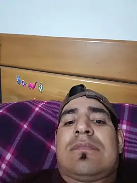 Snapshot of latino17 chatting on December 2025 06:34:02 AM latino17 online show from December 2025 06:34:02 AM