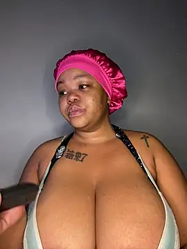 Snapshot of Mandy-101 chatting on March 2025 05:13:02 AM Mandy-101 online show from March 2025 05:13:02 AM