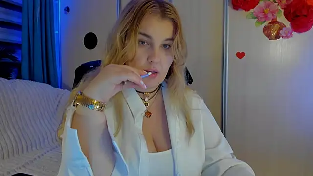 CoraSwon online show from November 2025 07:36:02 PM