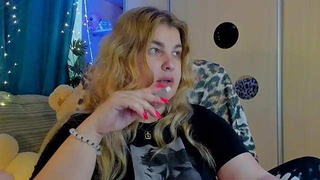 CoraSwon online show from March 2026 06:46:01 AM