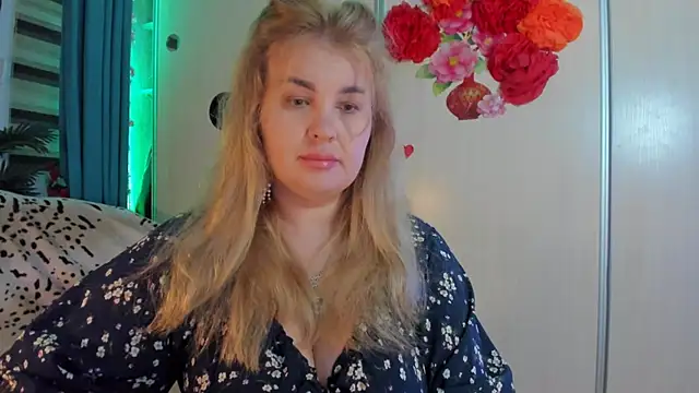 CoraSwon online show from October 2025 09:15:02 PM