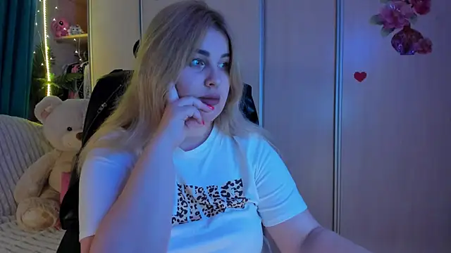 CoraSwon online show from March 2026 05:20:01 PM