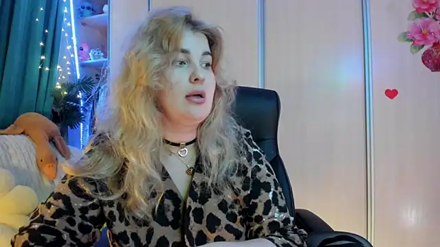 CoraSwon online show from February 2026 06:08:02 PM