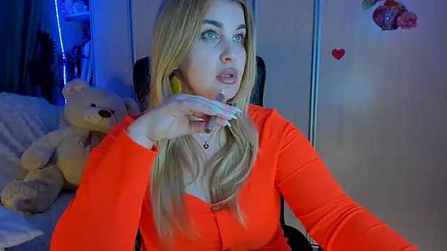 CoraSwon online show from April 2026 05:42:01 PM