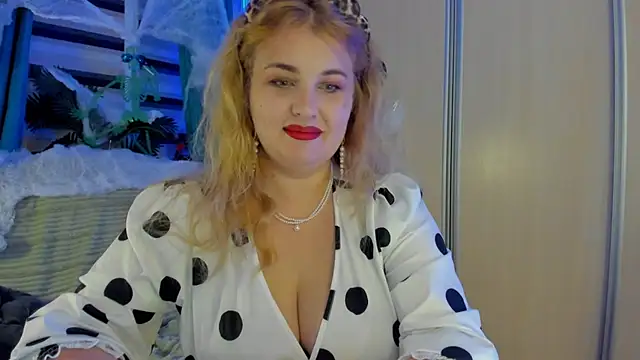 CoraSwon online show from October 2025 10:38:02 PM