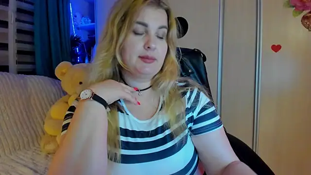 CoraSwon online show from March 2026 07:26:01 PM