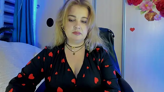 CoraSwon online show from November 2025 04:11:01 PM