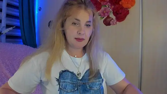 Snapshot of CoraSwon chatting on September 2025 04:47:01 PM CoraSwon online show from September 2025 04:47:01 PM