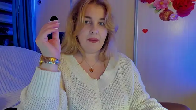 CoraSwon online show from November 2025 06:07:02 PM