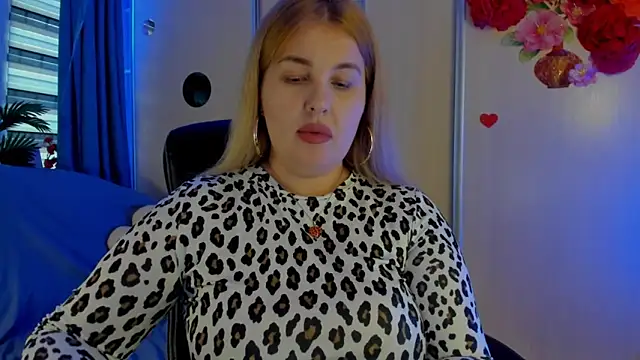 CoraSwon online show from November 2025 12:26:01 PM