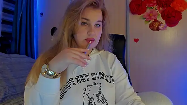 CoraSwon online show from November 2025 04:55:02 PM