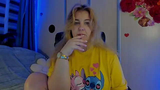 CoraSwon online show from November 2025 01:22:02 AM