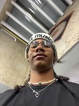 Maxim-Walker online show from November 2025 02:23:01 AM