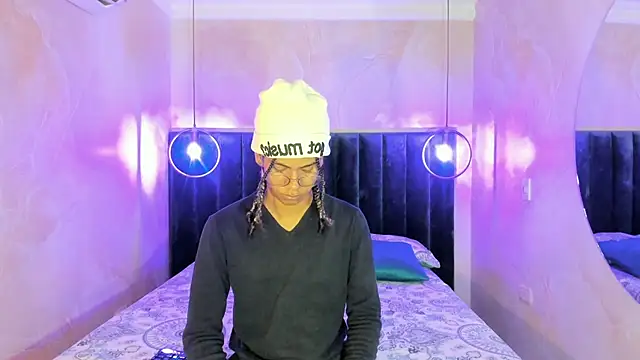 Maxim-Walker online show from November 2025 03:10:02 AM