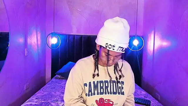 Maxim-Walker online show from November 2025 03:06:02 AM