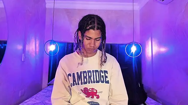 Maxim-Walker online show from November 2025 03:06:01 AM