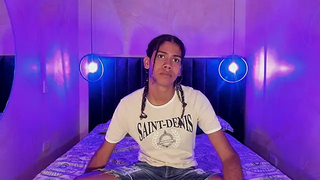 Maxim-Walker online show from November 2025 03:07:01 AM