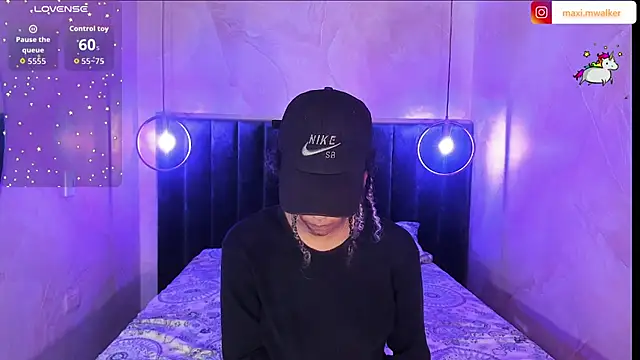 Maxim-Walker online show from November 2025 03:12:02 AM