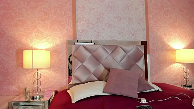 Maxim-Walker online show from November 2025 03:11:01 AM