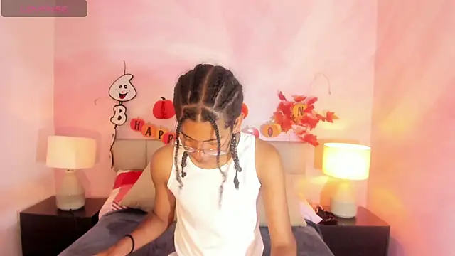 Maxim-Walker online show from October 2025 03:06:02 AM