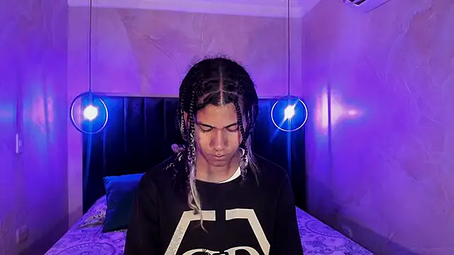 Maxim-Walker online show from November 2025 03:07:02 AM