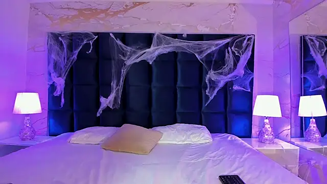 Maxim-Walker online show from October 2025 03:16:02 AM