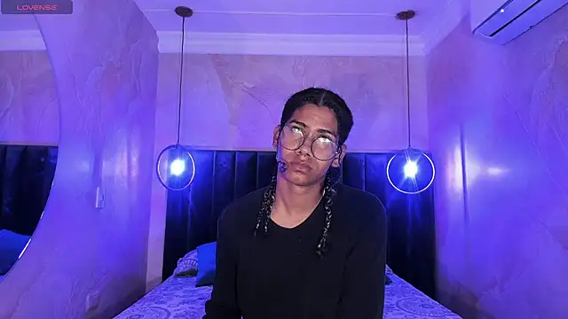 Maxim-Walker online show from November 2025 03:21:02 AM