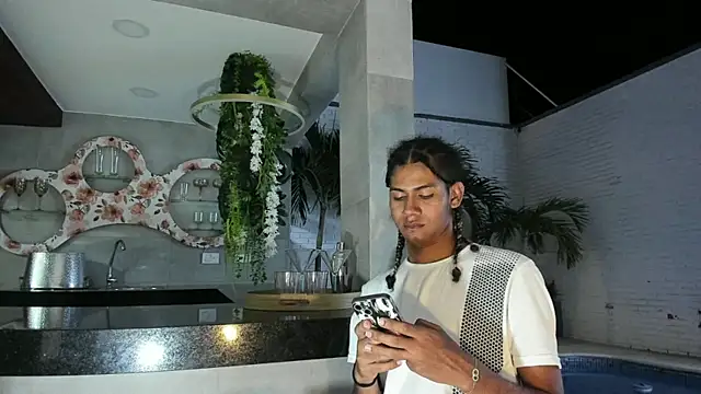 Maxim-Walker online show from November 2025 03:22:01 AM