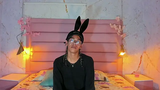 Maxim-Walker online show from October 2025 03:07:02 AM