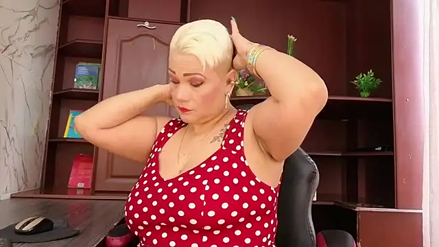 GianellaCox  online show from December 2025 03:00:01 PM