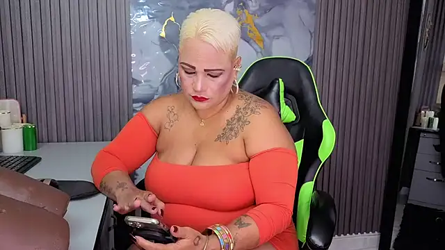 GianellaCox  online show from April 2026 01:35:02 PM