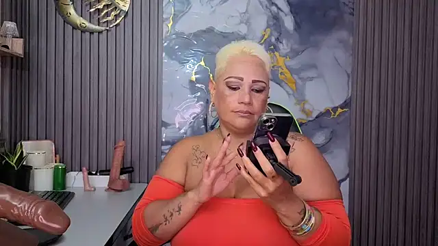 GianellaCox  online show from April 2026 07:07:02 PM